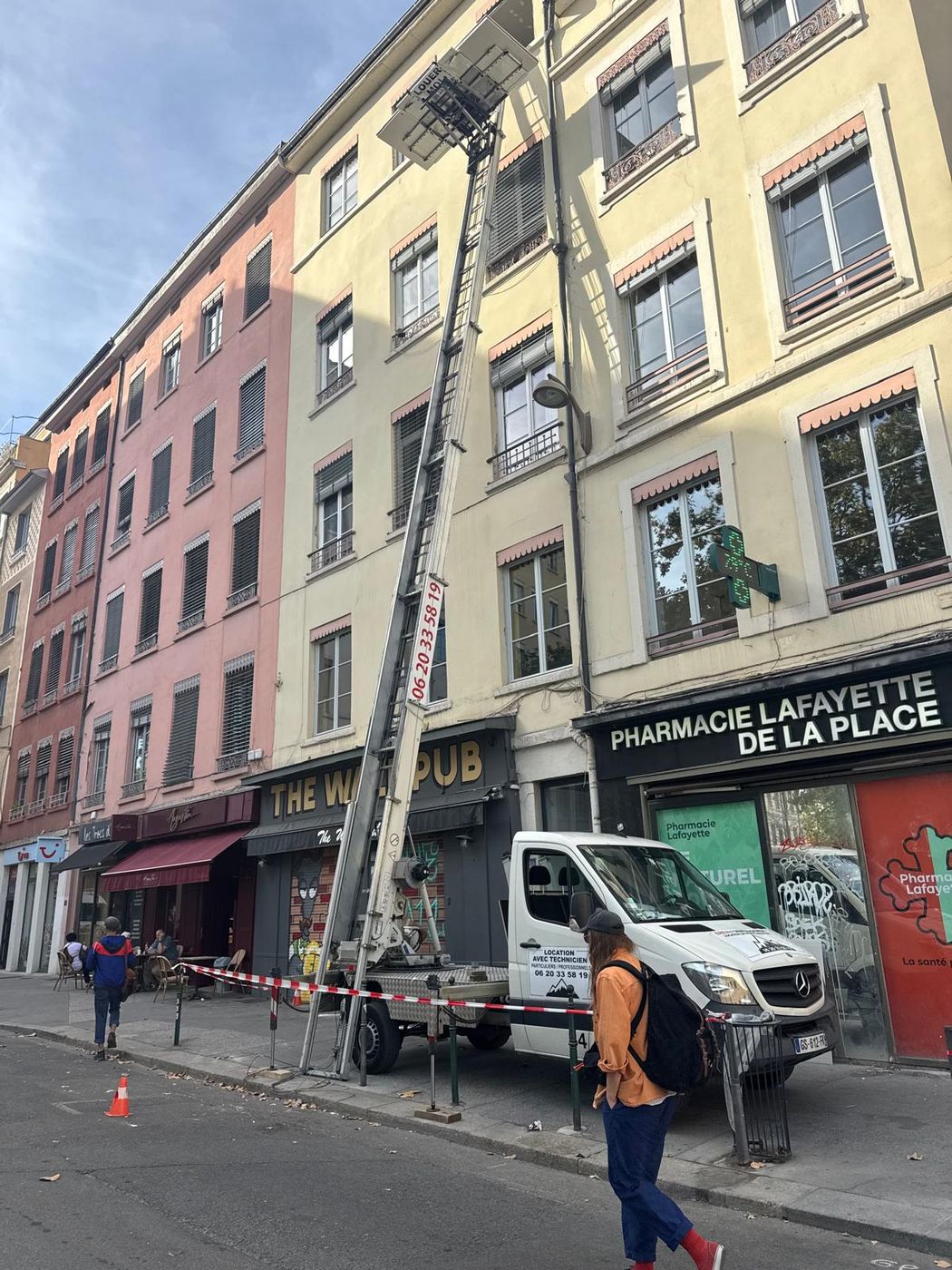 Monte-meubles en centre-ville avec périmètre sécurisé